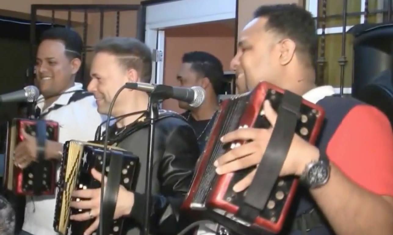 El Prodigio Nixon Roman Y Raul Roman Tocando A 3 Acordeones