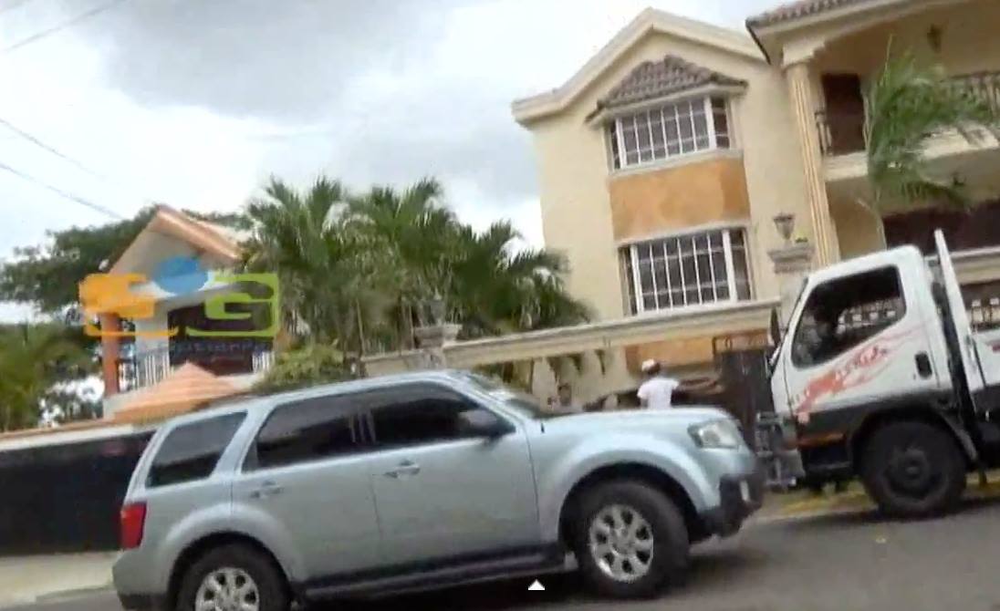 Desalojan de residencia a la merenguera María Díaz
